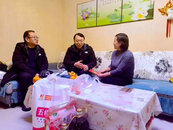 范  慰问  耿平.jpg