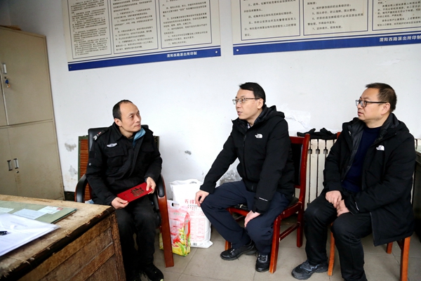 范  慰问  赵永刚.JPG