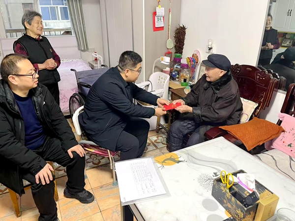 马中豪  慰问  2.jpg