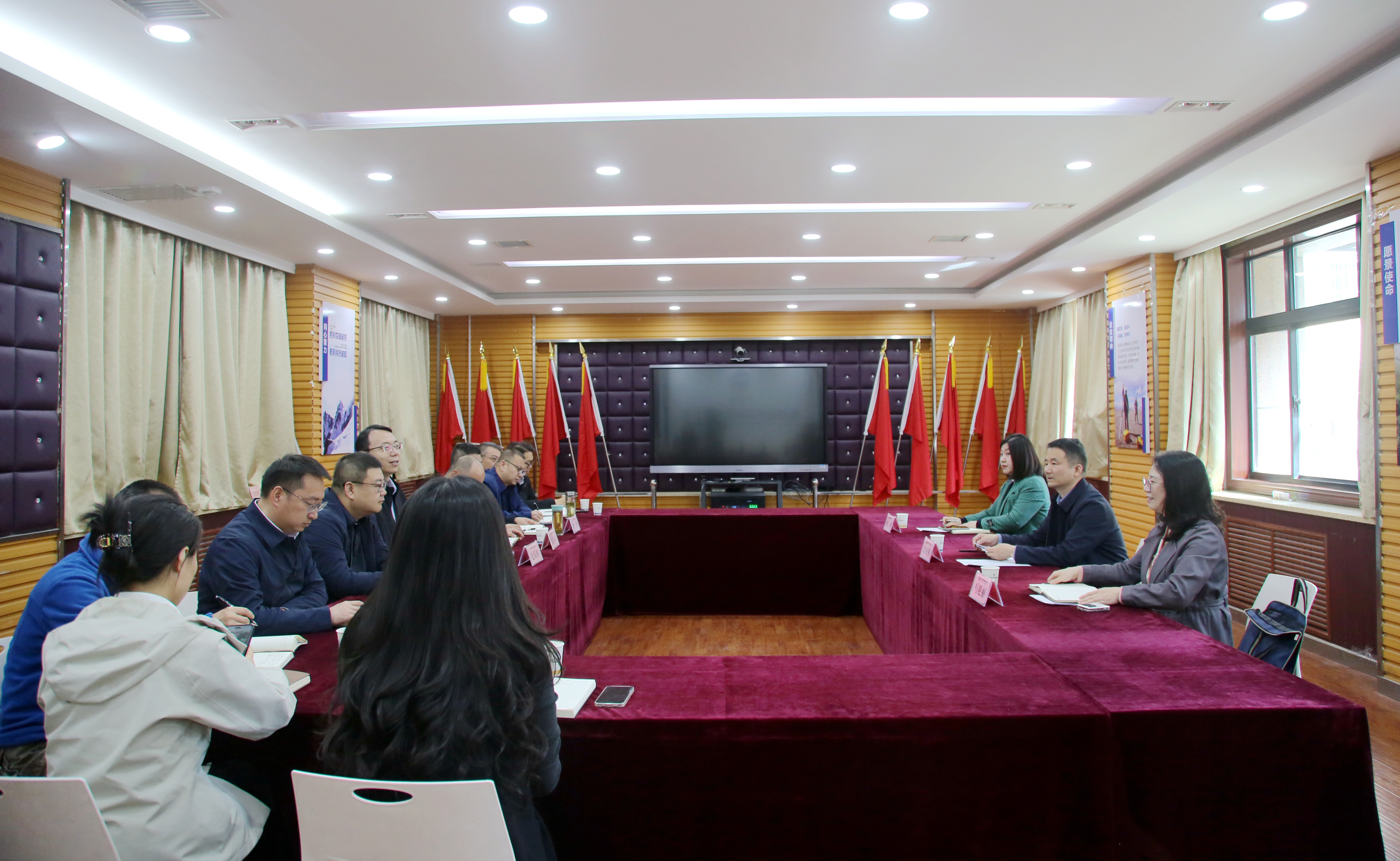 郭亚军深入陕西地矿区研院开展调研及接访工作